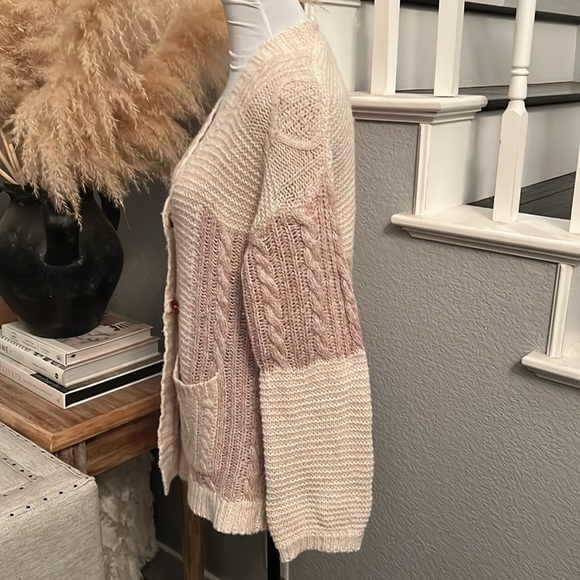 Abercrombie & Fitch Two Tone Cream Knit Long Sleeve Cardigan Sweater Size Small - Picture 5 of 7